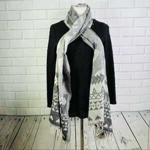 Gray & White Mexican Blanket Fringe Scarf